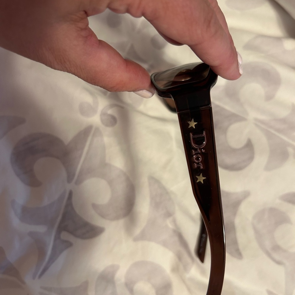 Elegant Christian Dior Brown Sunglasses - Picture 4 of 4